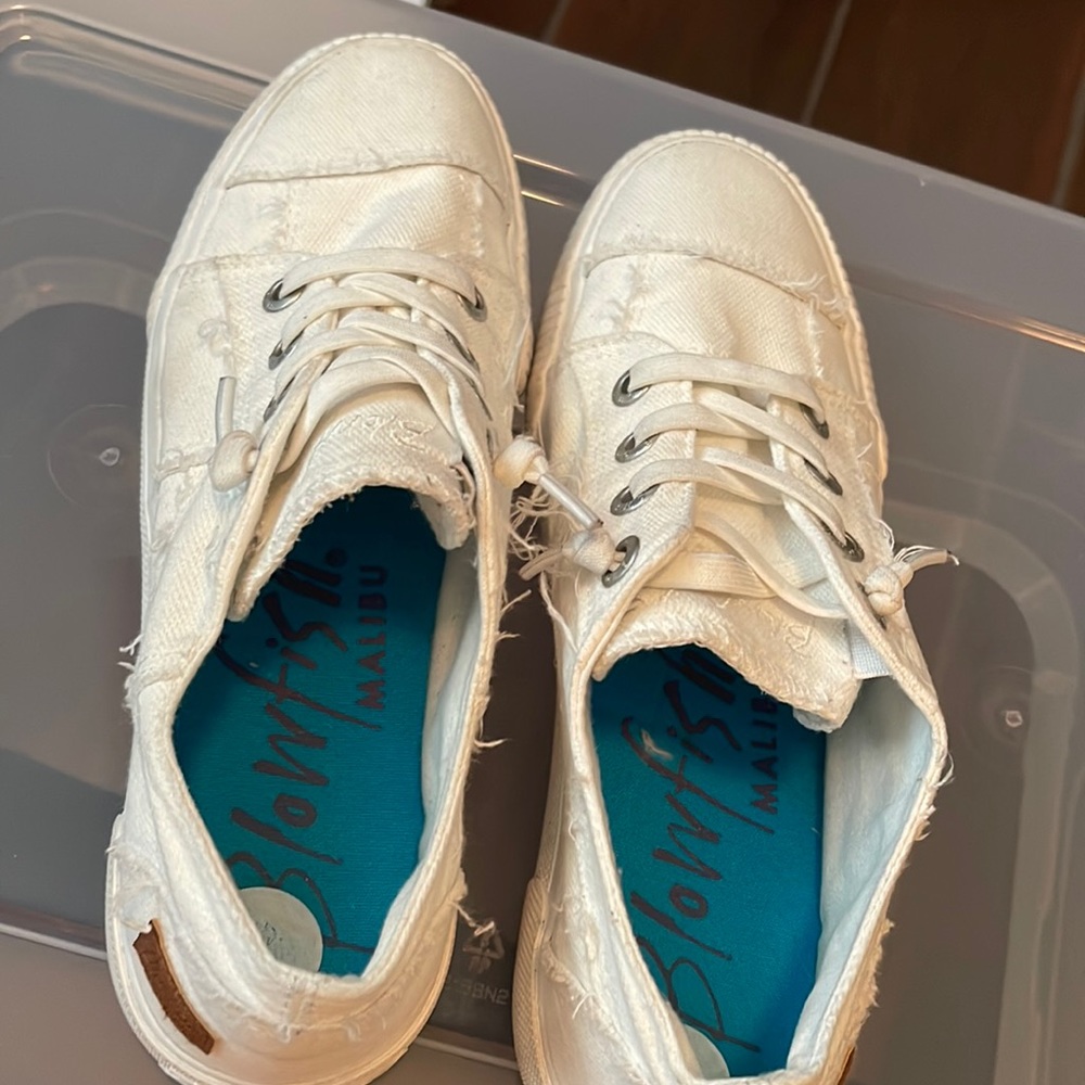 Blowfish white sneakers. Barely worn! EUC.